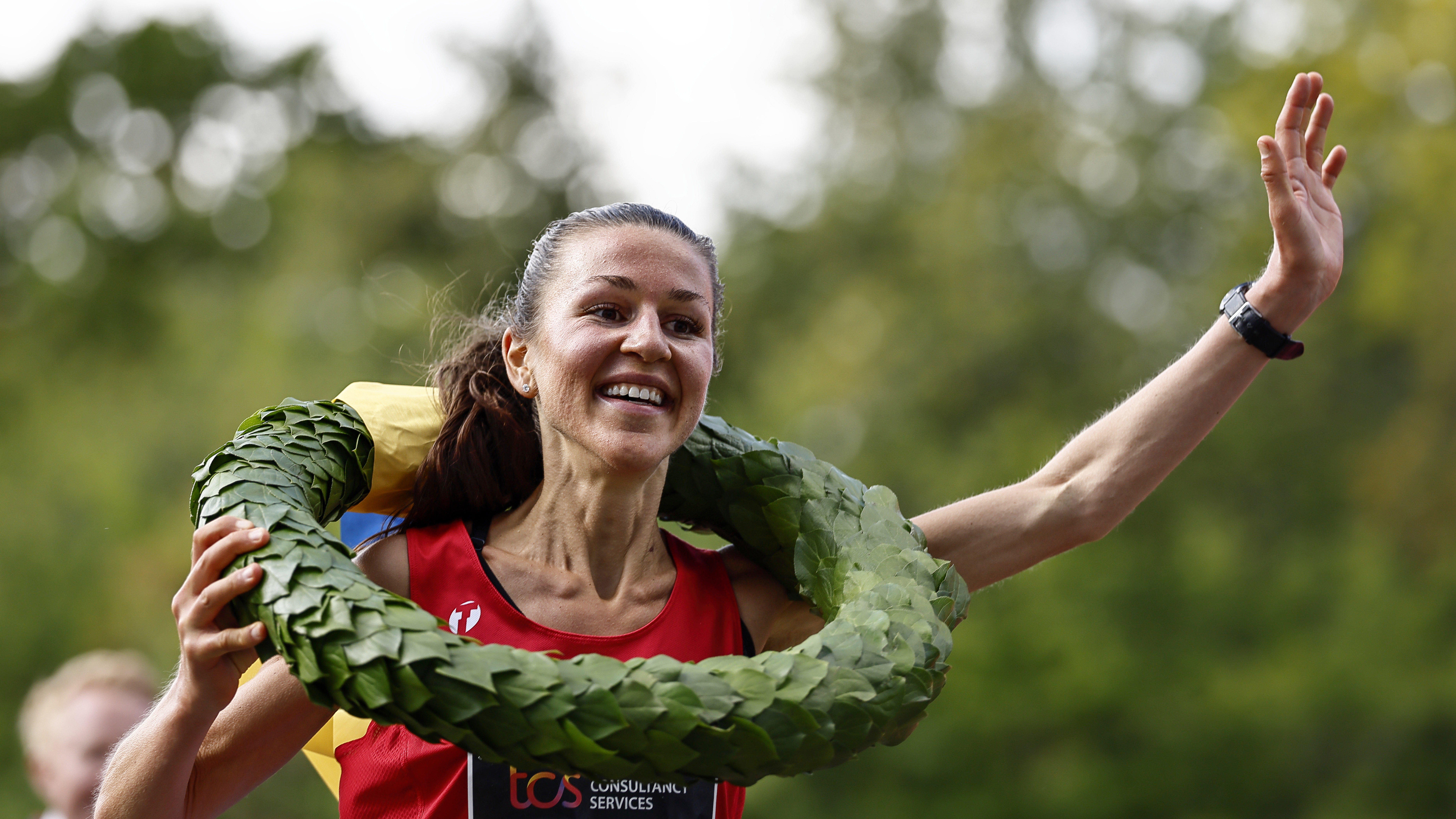 Debutant tog hem damsegern och favorit höll för trycket i herrklassen