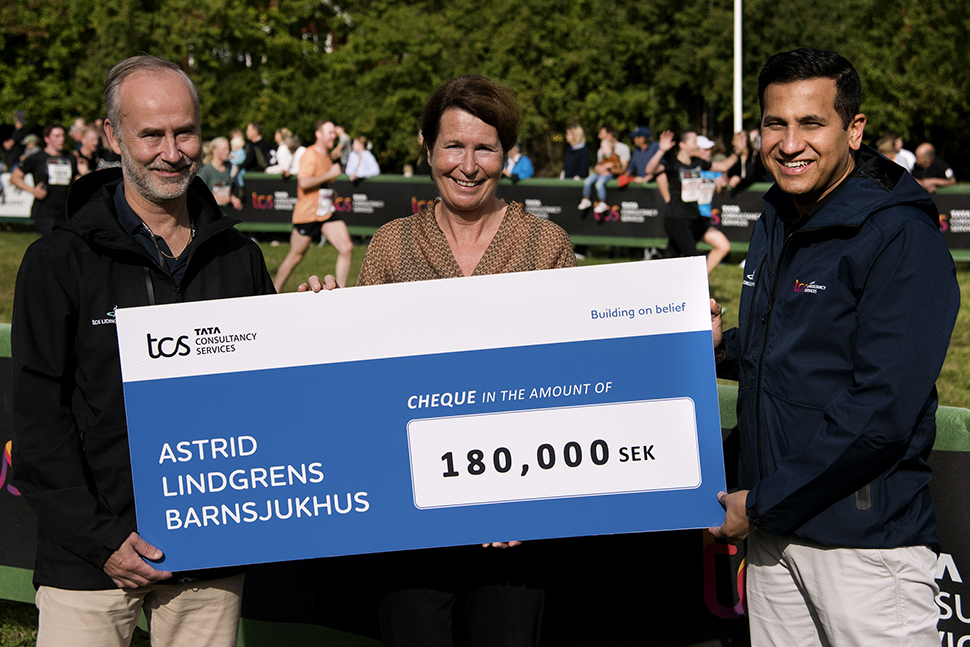 TCS bidrar med ytterligare donation till barnsjukhus