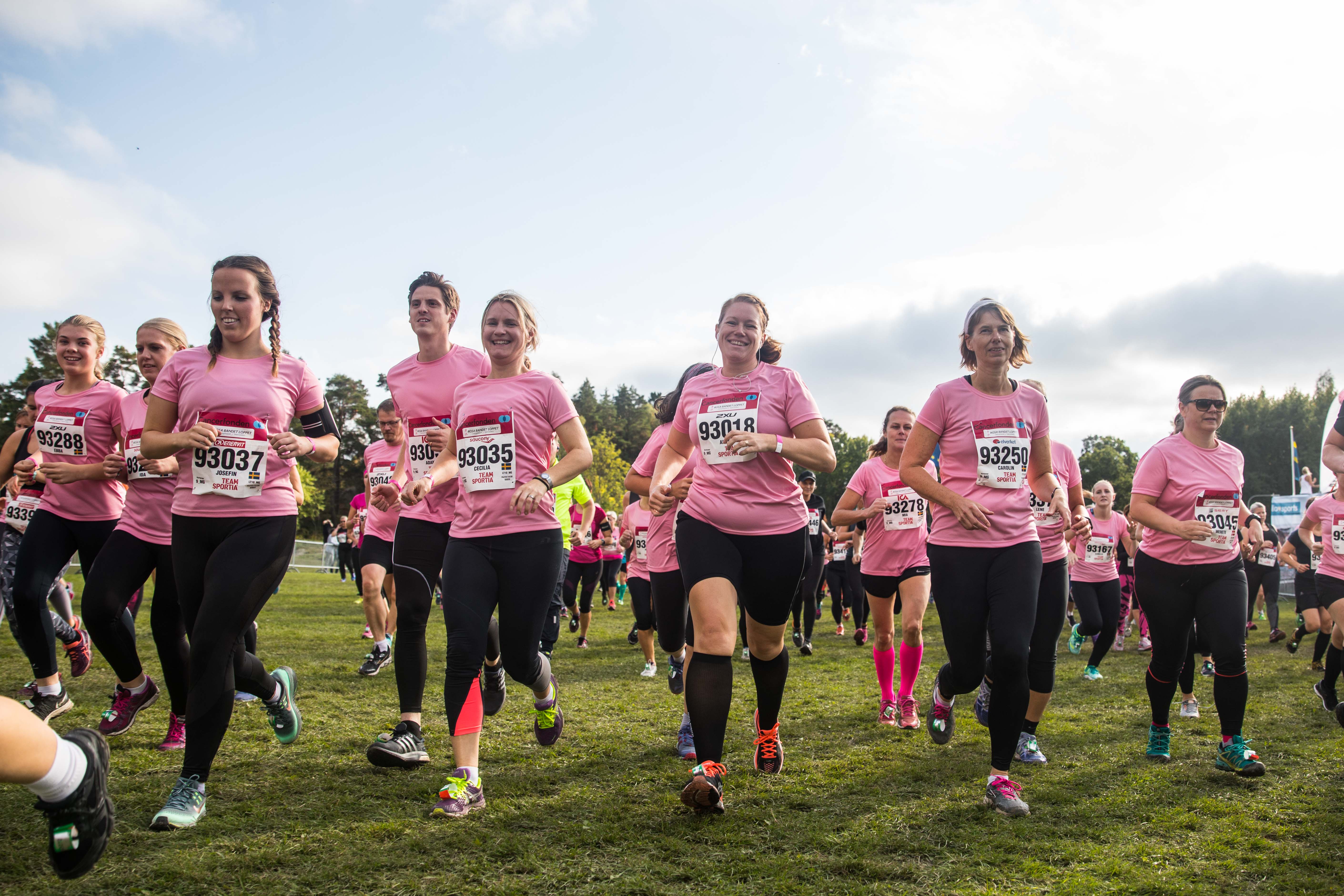 Rosa Bandet-loppet En folkfest tillsammans med Cancerfonden